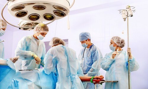 Remoção cirúrgica de nós vasculares na virilha