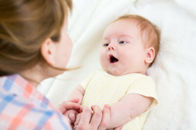 Slim i avføring av en baby( grønn avføring i en nyfødt)