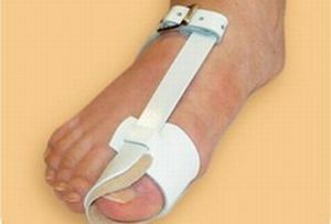 Symptômes, premiers soins et traitement avec une blessure à l'orteil