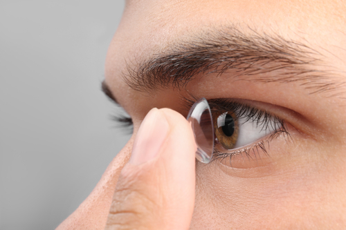Syndrome de l'œil sec avec lentilles de contact