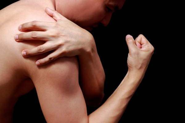 Inflammation des muscles du bras. Symptômes et traitement avec des remèdes populaires, des médicaments