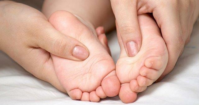 Massagem nos pés para crianças