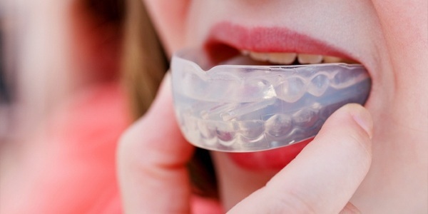 Os dentes de um adulto estão soltos. Razões, tratamento, como fortalecer as gengivas, medicamentos