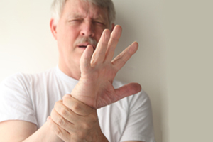 Als Folge können Gliedmaßentremor verursacht werden - Ursachen und Behandlung von Hand- und Fußzittern