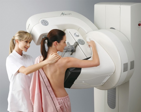 Breast ultralyd eller mammografi. Hvilket er bedre, mere præcis, mere effektiv. Forskelle, om det er muligt at gøre på én dag