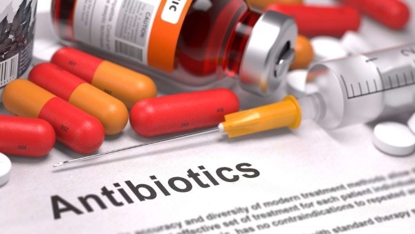 Antibakterielle lægemidler i et bredt spektrum til behandling af voksne, til børn i gynækologi, til forkølelse, lungebetændelse