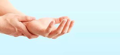 Carregar nas mãos é uma das causas da artrite