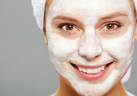 Taukainas un kombinētas ādas īpašnieki ir labi piemērota maska, kuras pamatā ir jogurts vai jogurts