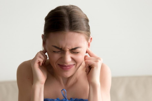 Ears hear a heartbeat: causes and treatment
