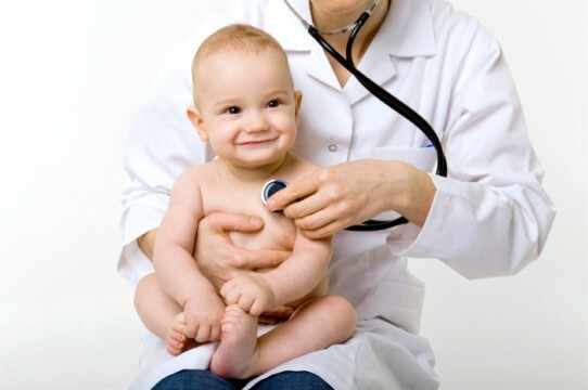 Inspectarea copilului de către un pediatru