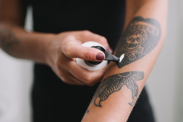 Krim penyembuhan tato di apotek. Harga