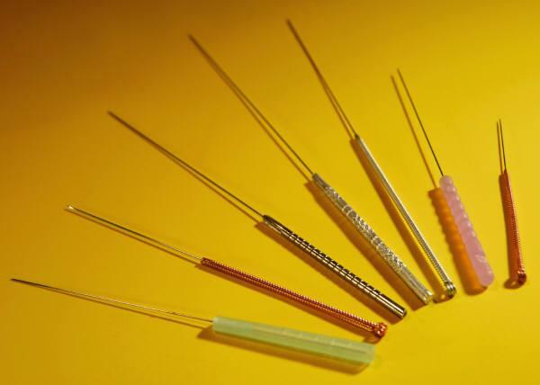 Varios tipos de agujas de acupuntura para acupuntura