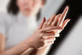 A artrite ocorre mais frequentemente em mulheres