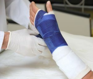 immobilizzazione di una mano ferita