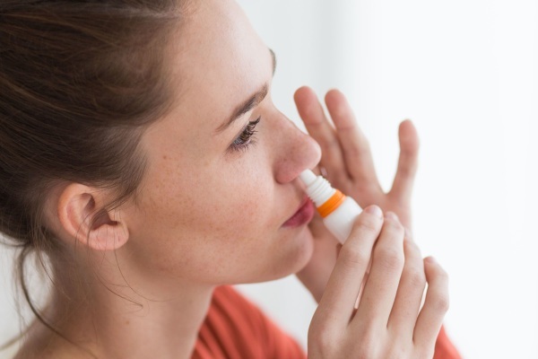 Spray in de neus van allergische rhinitis voor volwassenen, voor kinderen, tijdens de zwangerschap. Lijst met de beste recensies
