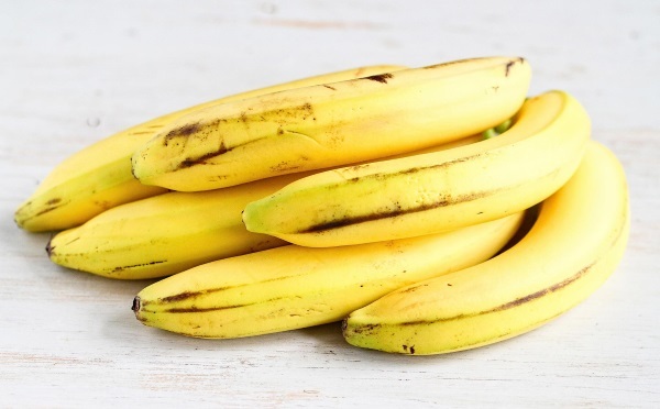 Banana kašeľ, pálenie záhy, zápcha, hnačka. Recepty dospelí v ľudovom liečiteľstve, koľko piť, med, kakao, tehotenstvo, dieťa