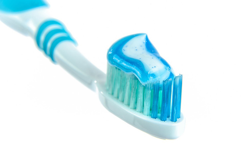 Whitening toothpastes
