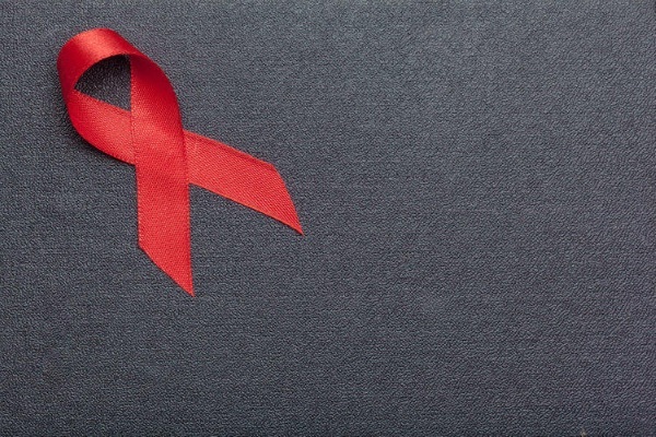 AIDS. How is transmitted from person to person, symptoms, signs, treatment