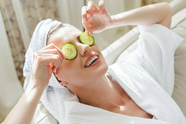 How to remove puffy eyes after tears, alcohol, bite, sleep