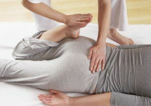 massage of the buttocks and legs