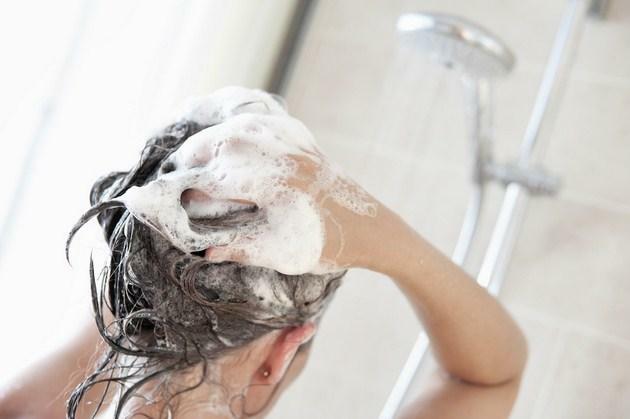 Per dažnas plaukų plovimas skatina plaukų slinkimą