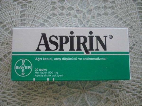 Aspirin torkar effektivt utslag, förkortar periodens "mognad" och bidrar till en minskning av dess storlek