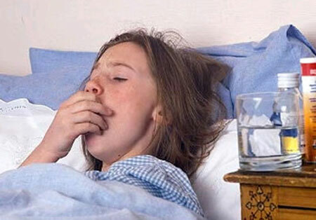 the first signs of whooping cough in adults