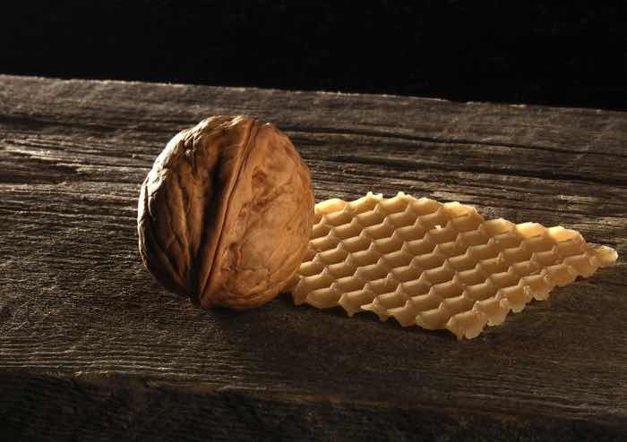 Jaké je použití a poškození ořechu pro tělo mužů a žen?