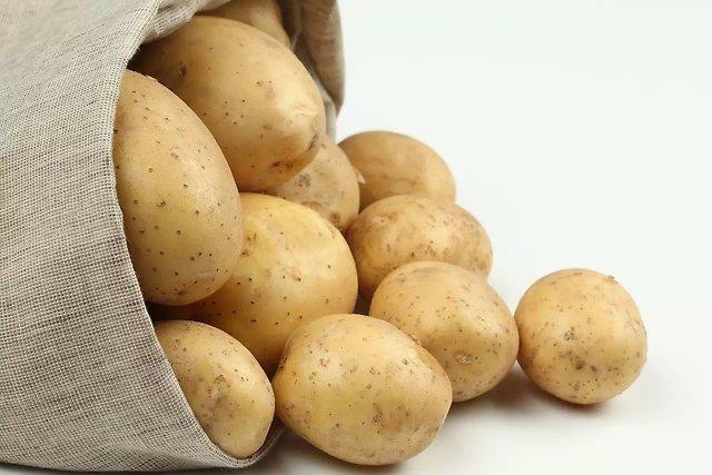 Gadget di succo di patate, cavoli e carote avranno un effetto benefico sulla condizione della pelle con eczema secco