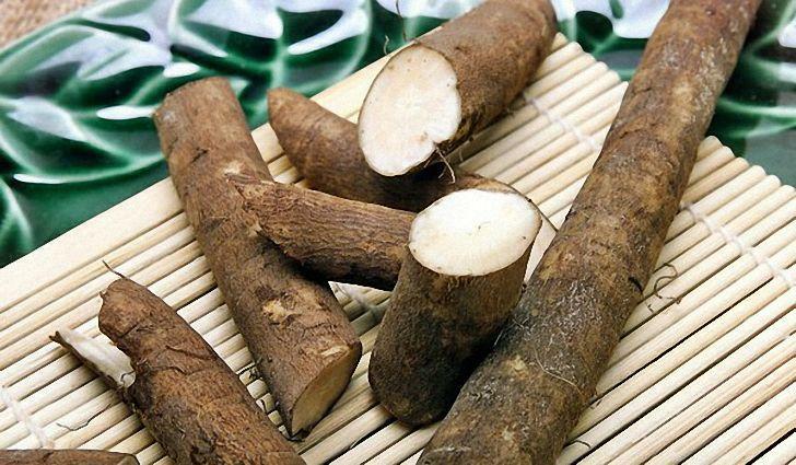 Baths with decoction of burdock root help in the fight against eczema