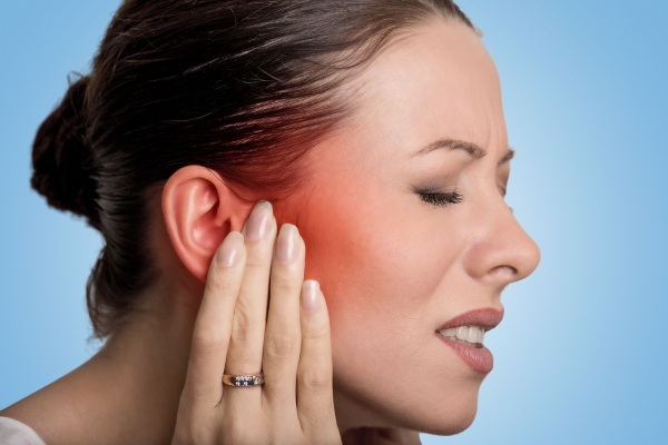 Clicks in the ear when swallowing saliva, after a runny nose, otitis media. What is it, treatment