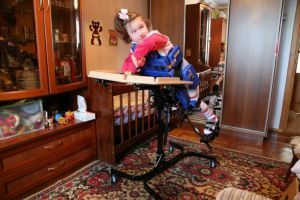 Copil cu paralizie cerebrală