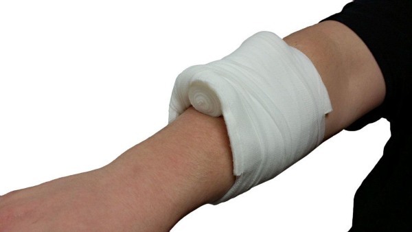 Nałożenie bandaża ciśnieniowego. Algorytm krwawienia żylnego, tętniczego
