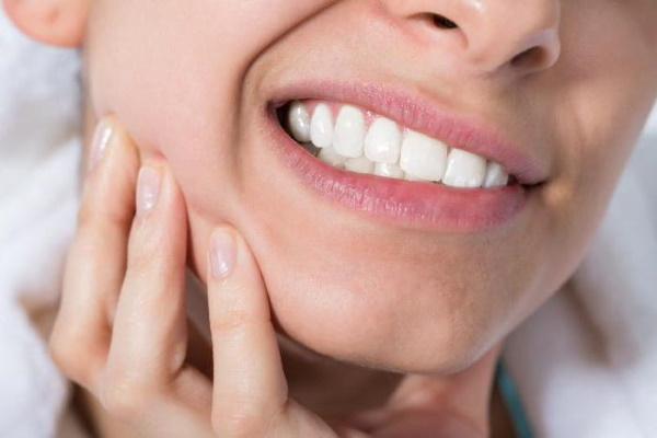 Sodalösung zum Spülen der Zähne bei Schmerzen