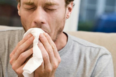 Cough with phlegm, the first symptom of pneumonia