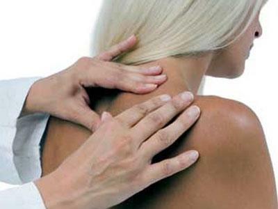 Massage mit zervikalen Osteochondrose mit Salben