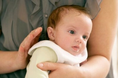 Singhiozzo nei neonati( neonati, bambini) dopo la poppata: ragioni per fare