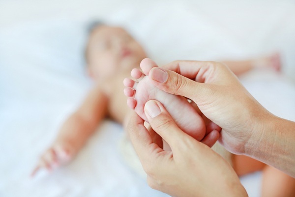 Sweaty feet and palms. Causes in an adult, teenager, infant child