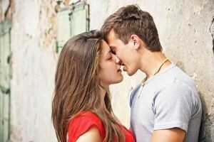 The virus is not transmitted when kissing
