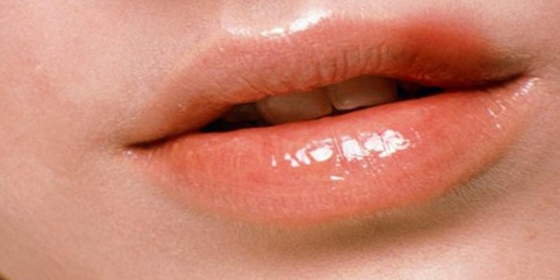 How to treat a cold on the lips quickly and effectively?
