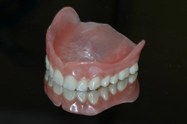 Dentures on suckers. Types, price, reviews, care rules