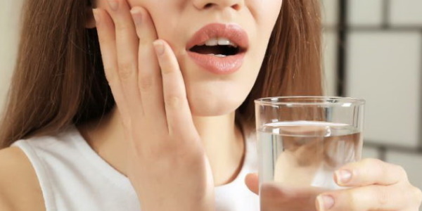 Soda solution for rinsing teeth for pain