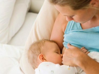 Cólica no recém nascido: sintomas e tratamento