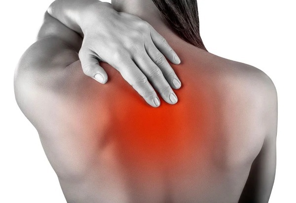 Pain in the spine between the shoulder blades aching, severe, throbbing