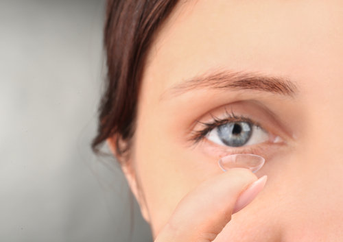 Kontaktné šošovky: nepoškodzujte svoje oči