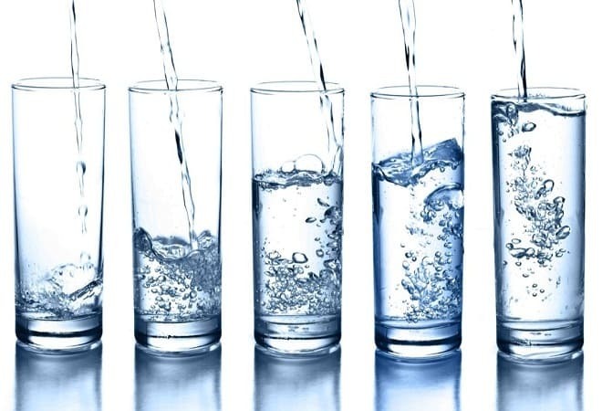 Água mineral com gastrite: Borjomi, Essentuki, como beber, o tratamento