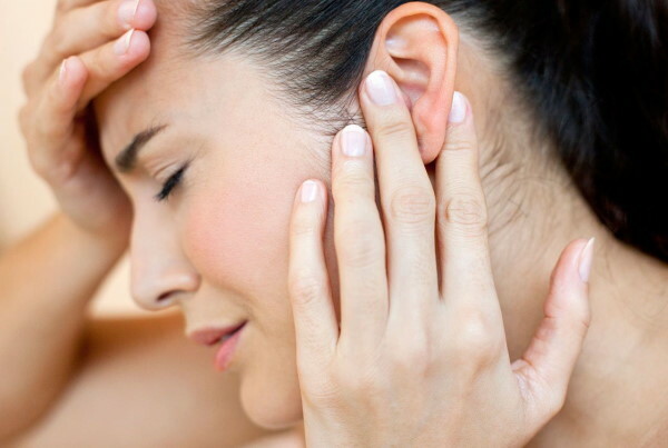 Heaviness in the head and obstructs the ears. What is it, reasons