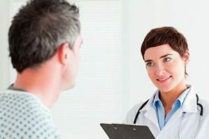 Arts en patiënt praten
