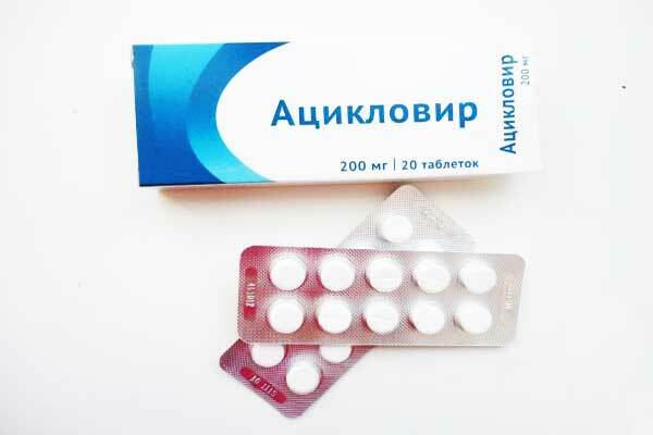 Acyclovir in the form of tablets