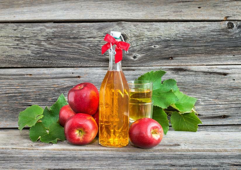 Apple vinegar allows you to adjust the work of sebaceous glands